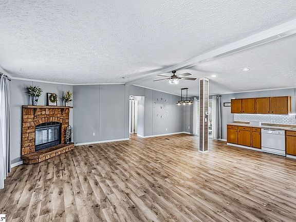 4th image of 335 Otts Shoals Rd