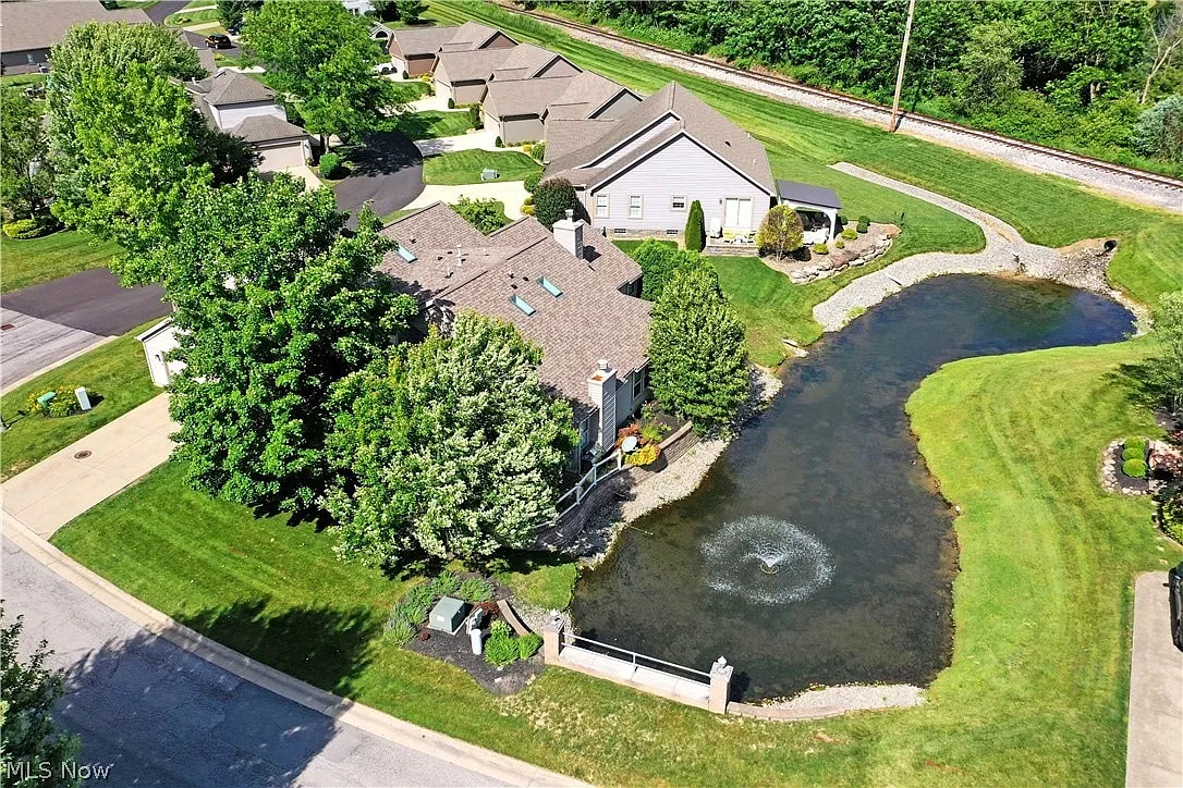 3 bed, 2.5 bath, 1942 sqft, $2,800 — Photo 3