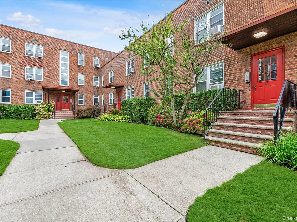 275 Maple Ave #4G