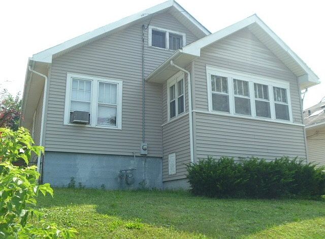 2nd image of 619 Wellington Ave