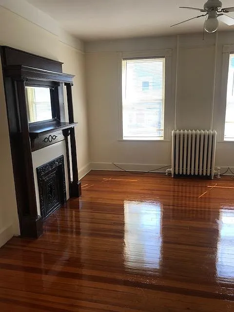 3 bed, 1.5 bath, 2400 sqft, $1,995 — Photo 3