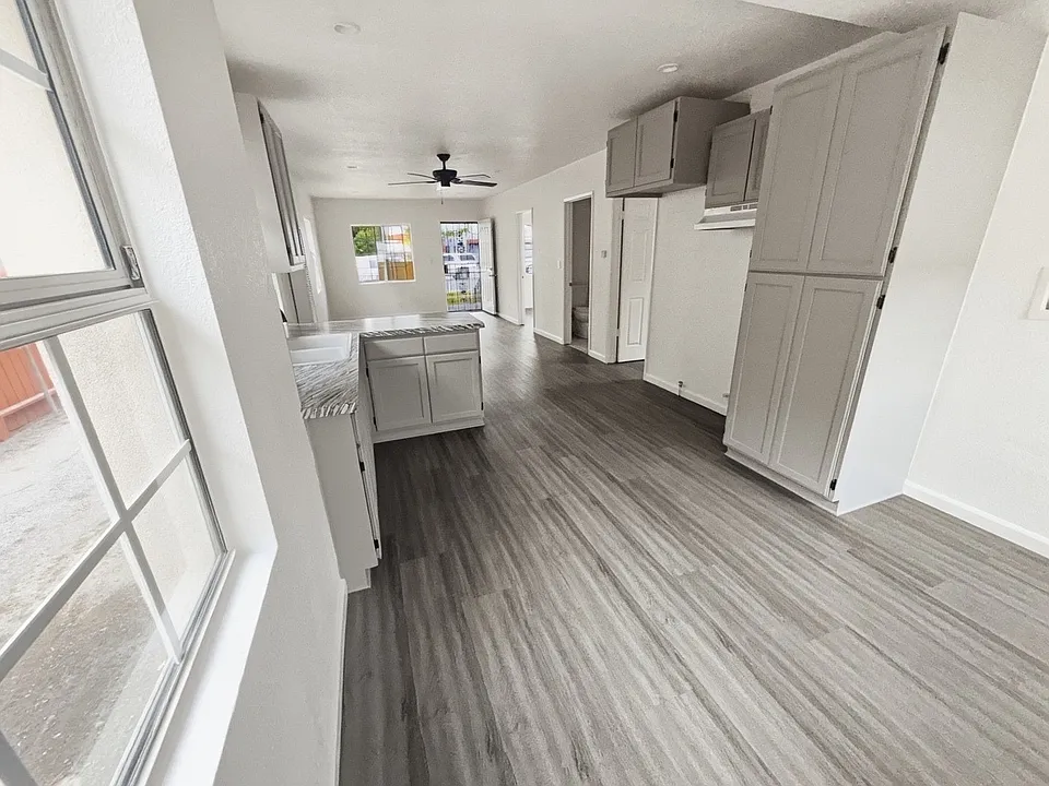 323 W 83rd St