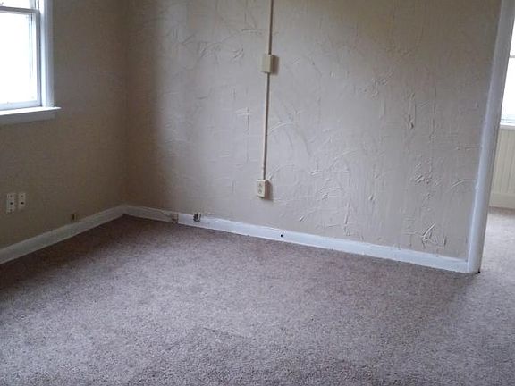 2nd image of 106 Federal St NE