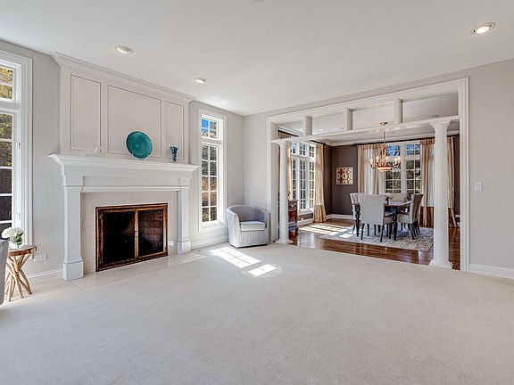 4th image of 1685 Burr Oak Dr