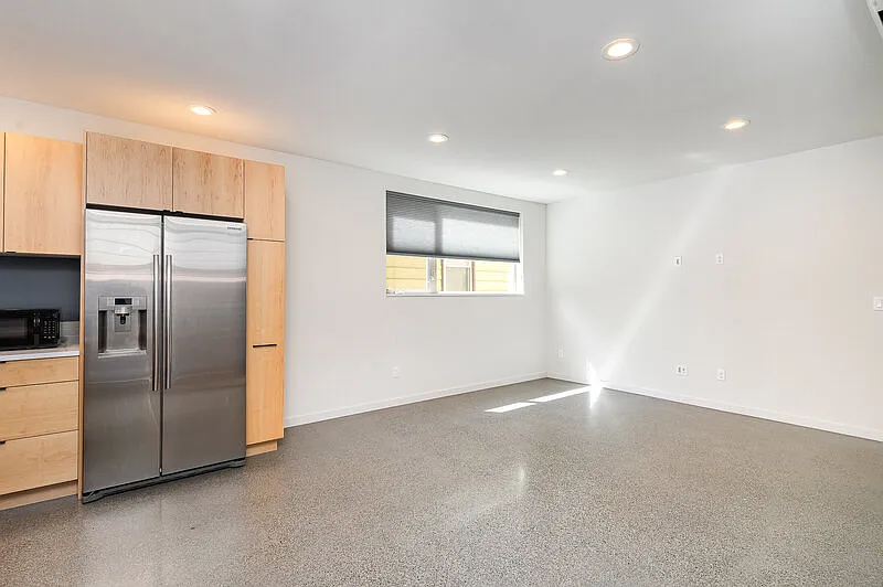 3 bed, 2.0 bath, 1265 sqft, $3,500 — Photo 4