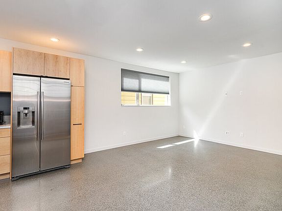 4th image of 426 26th Ave S #A