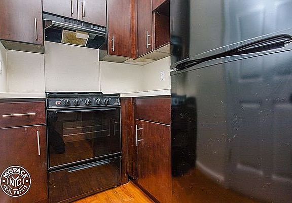 4th image of 1345 De Kalb Ave #1RR