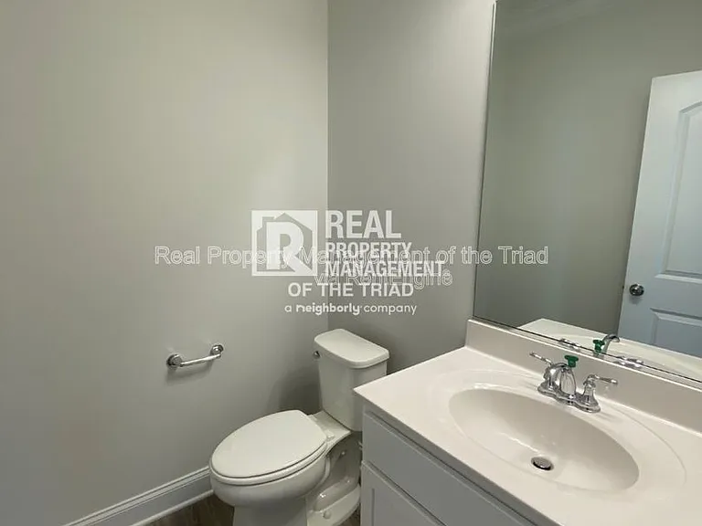 4332 Holstein Dr — Photo 5