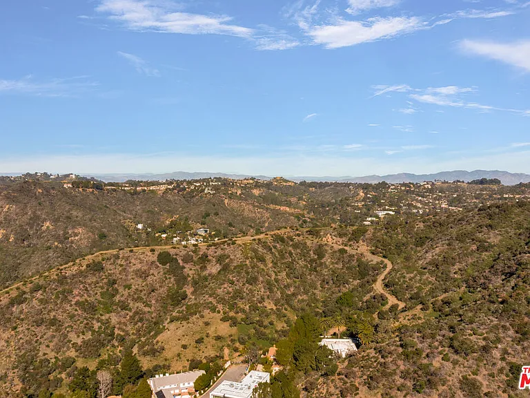 1758 Clear View Dr — Photo 33