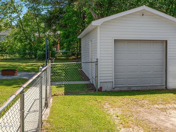 4th image of 110 Squire Drive