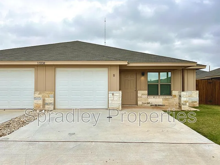 1008B Llano Ct — Photo 1