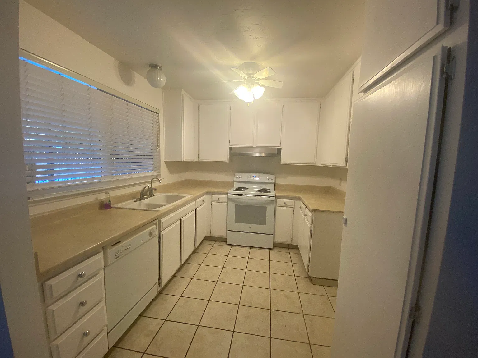 4 bed, 1543 sqft, $2,400 — Photo 4