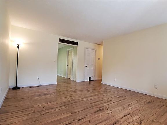 3rd image of 425 Booth Ave