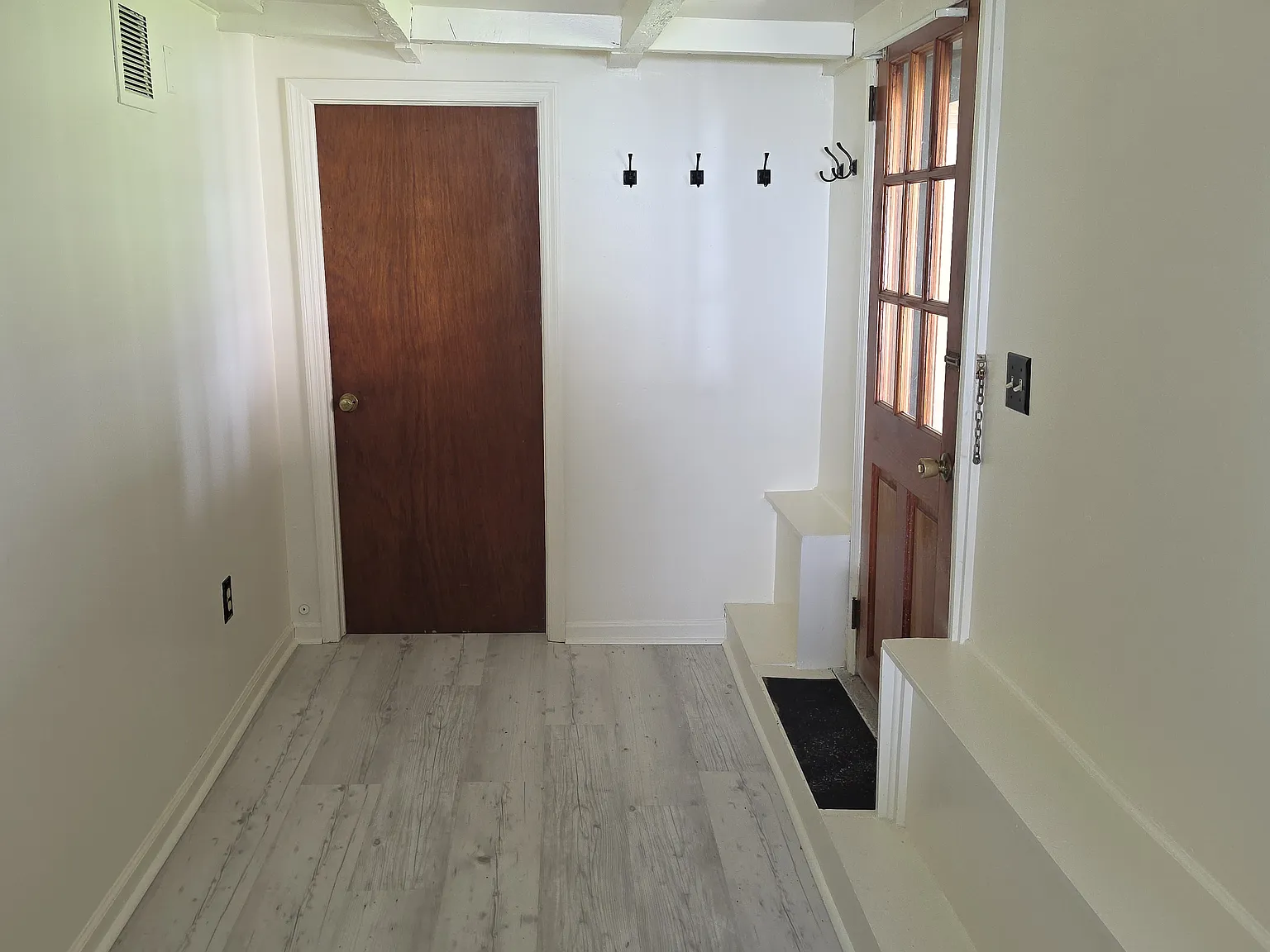 49 Valley St — Photo 3