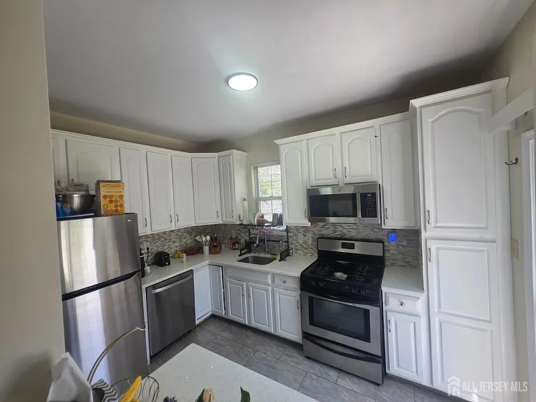 1301 Dahlia Cir — Photo 4