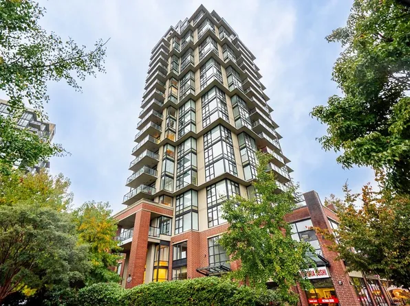 15 E Royal Ave #702, New Westminster, BC V3L 0A9