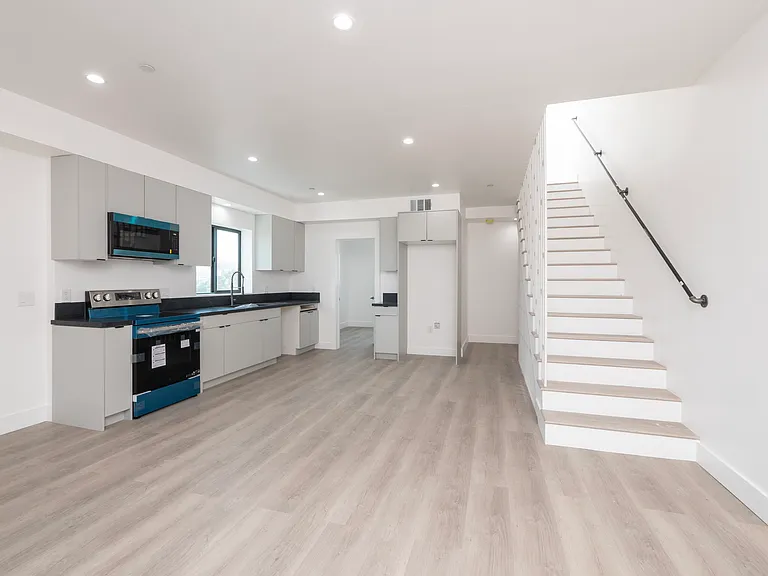 1571 Ricardo St #1 — Photo 2