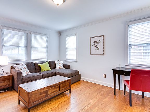 5th image of 1017 Crittenden St NE