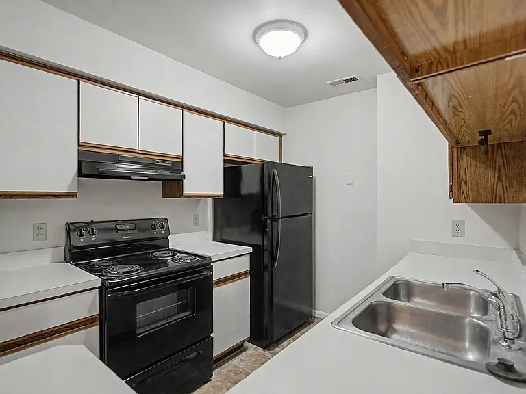 540 Pineland Cir #201 — Photo 7