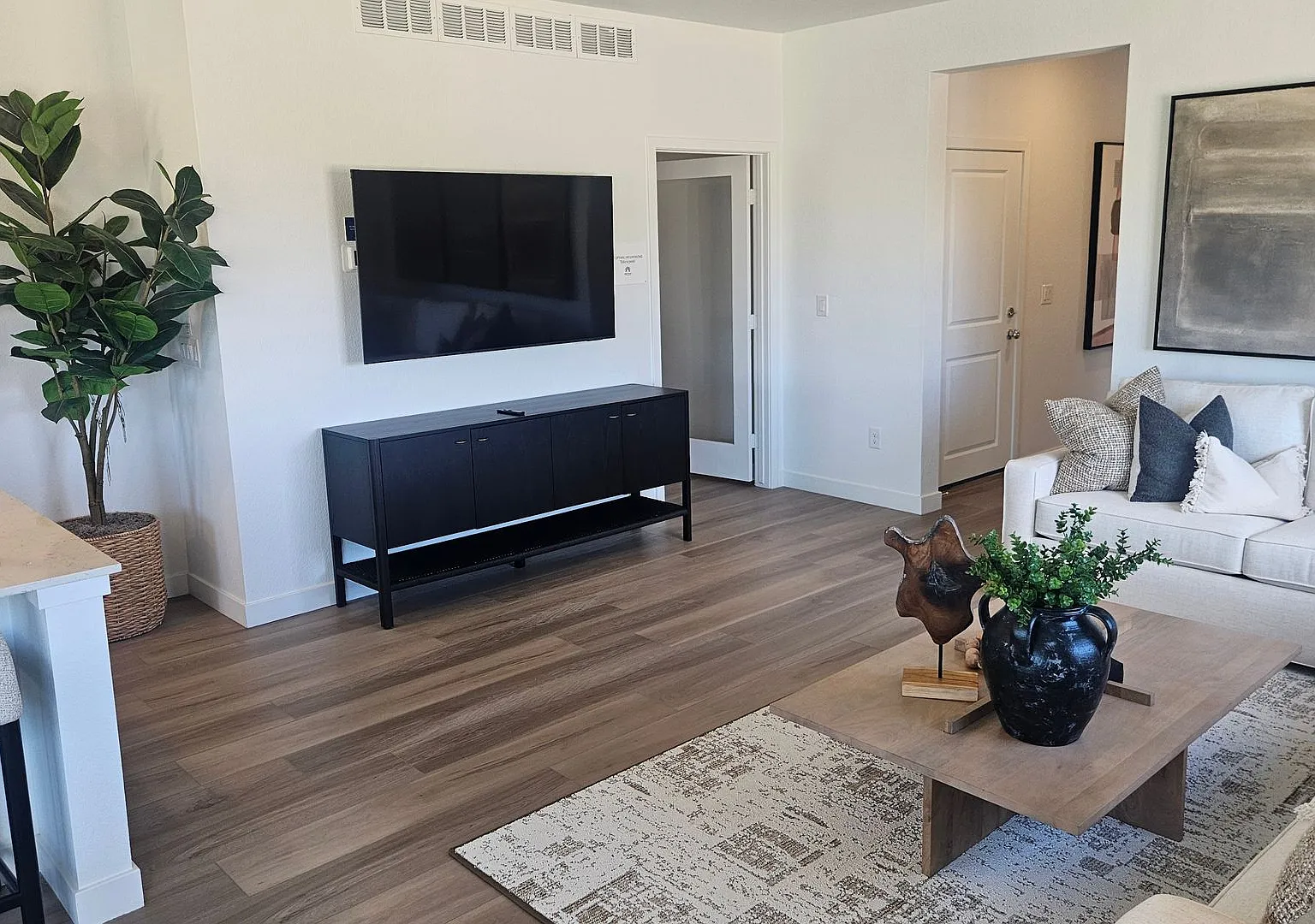 New 5 Bedroom Home in Windsor Prairie Song — Photo 3