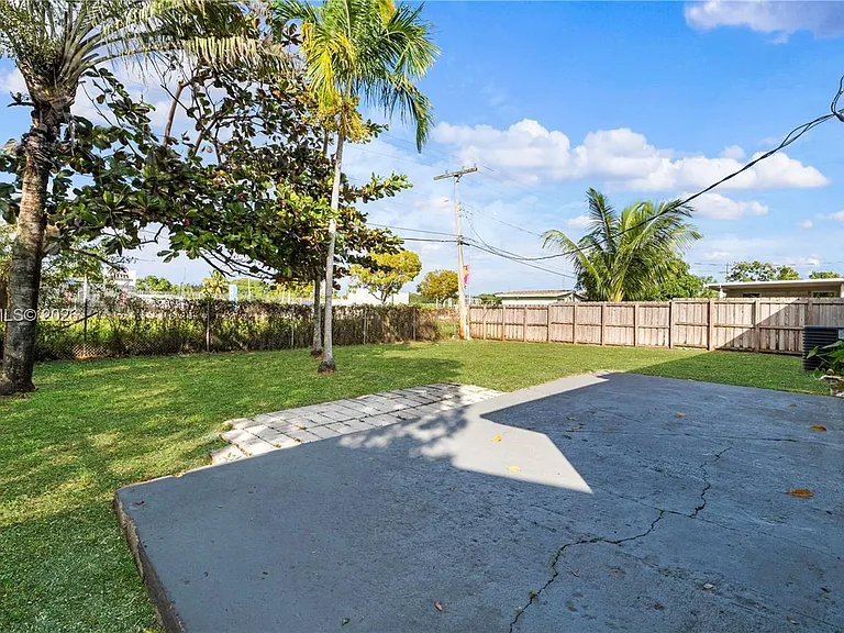 4285 SW 48th Ct — Photo 24
