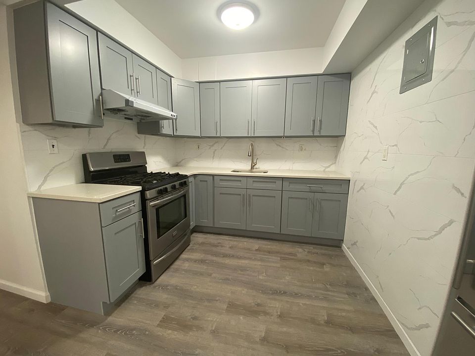 1st image of 741 Hollywood Ave Floor 1