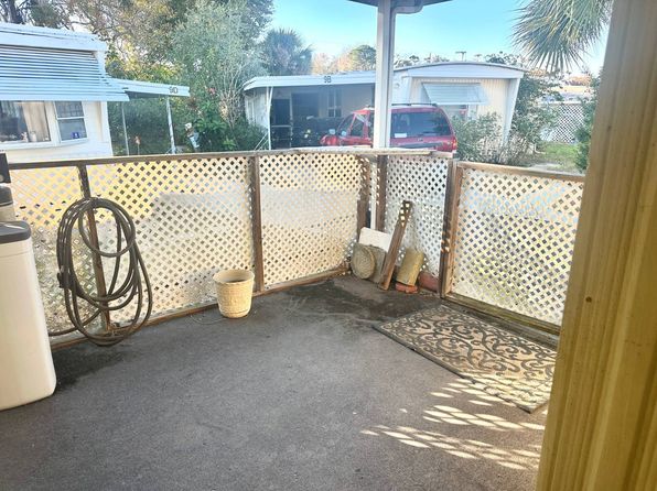9C Douglas Dr, Tavares, FL 32778