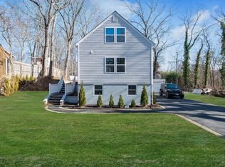 43 Hewlett Dr, Sound Beach, NY 11789