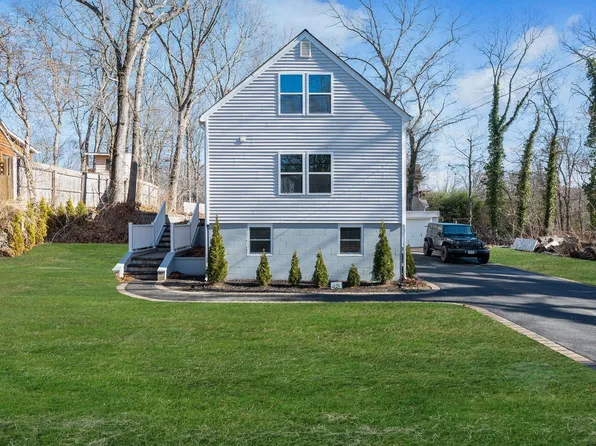 43 Hewlett Drive, Sound Beach, NY 11789