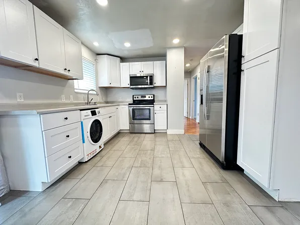 5052 S Jedediah Dr, Salt Lake City, UT 84118