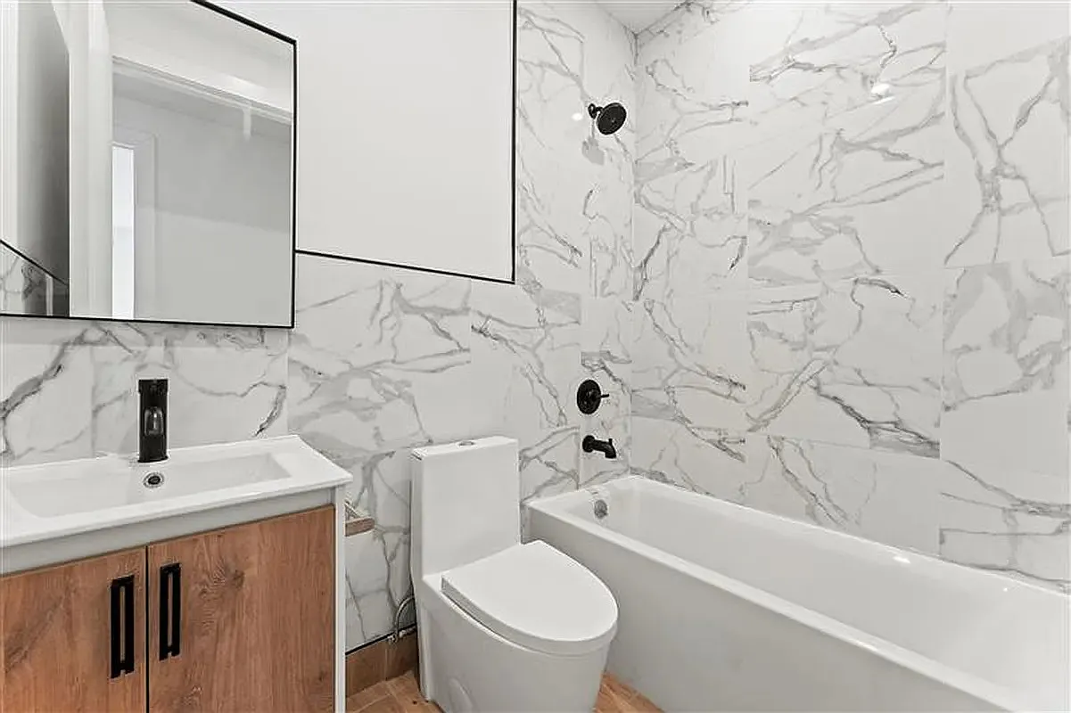 147 Stanhope Street — Photo 2