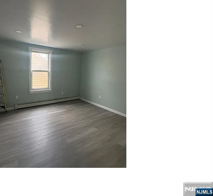 2 bed, 1.0 bath, $1,900 — Photo 2