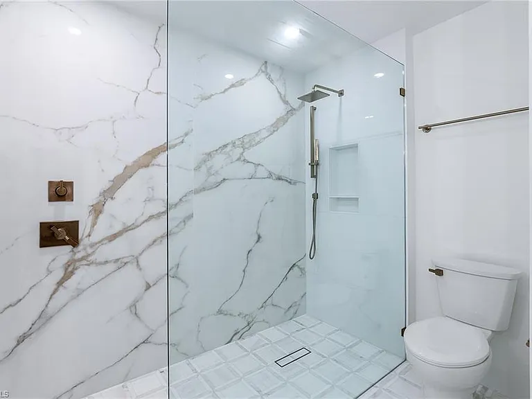 116 Fountain Cir — Photo 12