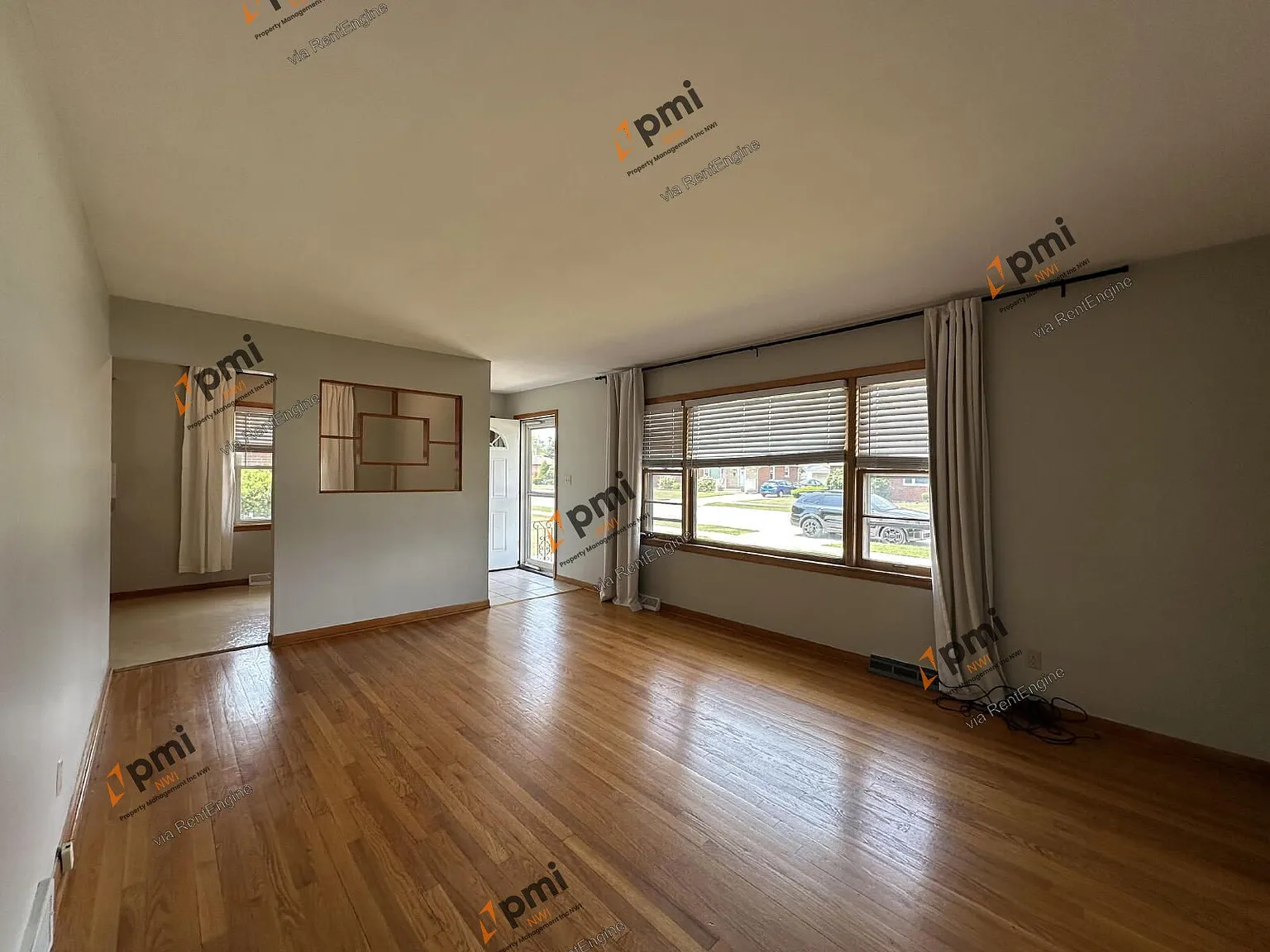 3 bed, 1.0 bath, 1640 sqft, $2,025 — Photo 4
