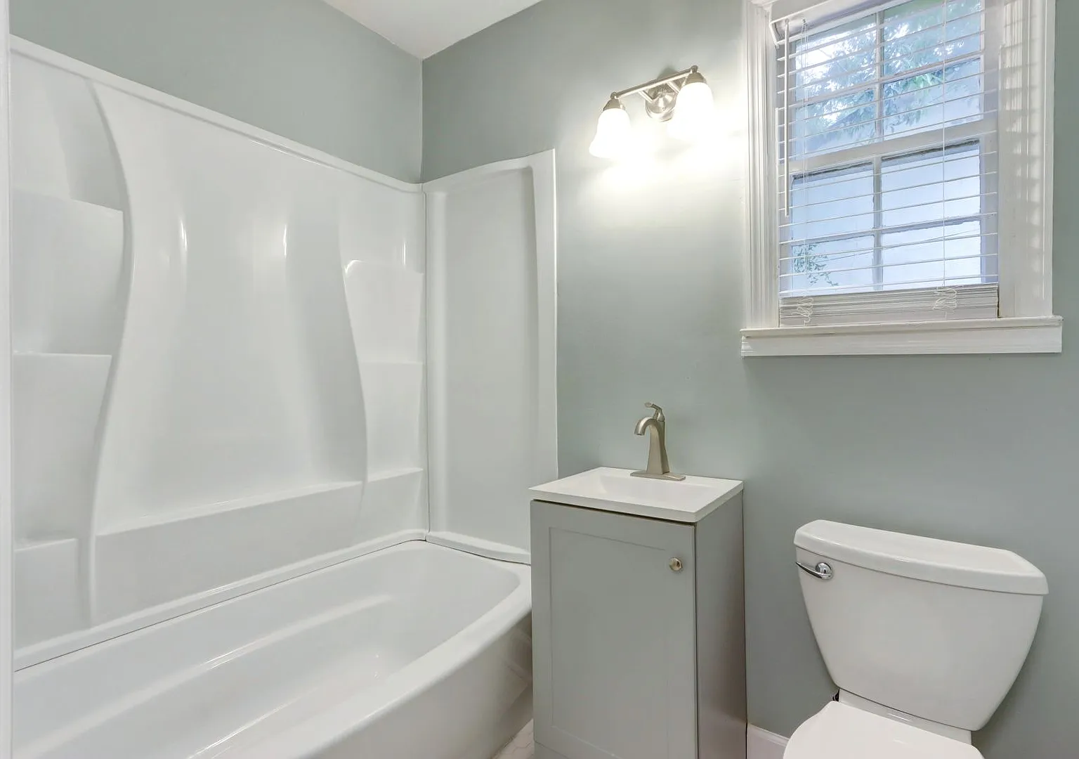 1210 E 54th St Duplex — Photo 2