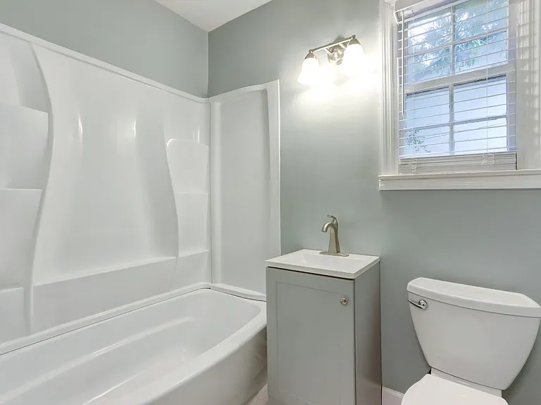 1210 E 54th St Duplex — Photo 2