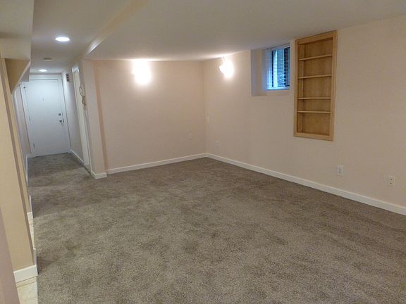 3rd image of 123 Bellevue Ave E APT K