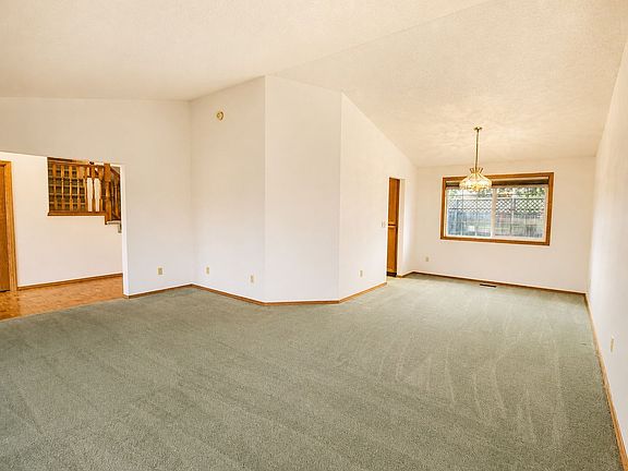 4th image of 226 Sparks Dr