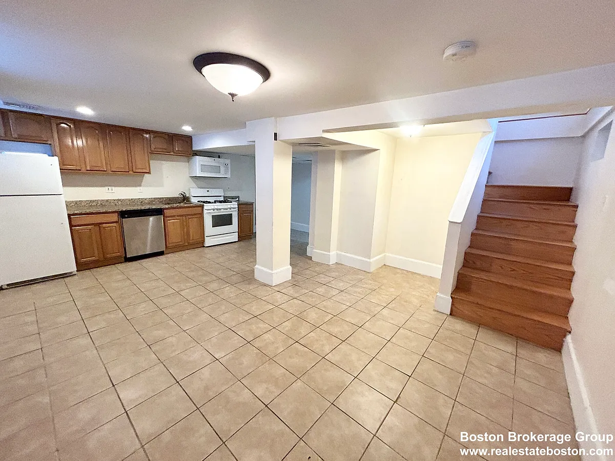 Building Photo - 1568 Tremont St #1
