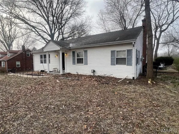 886 Prigge Rd, Saint Louis, MO 63138