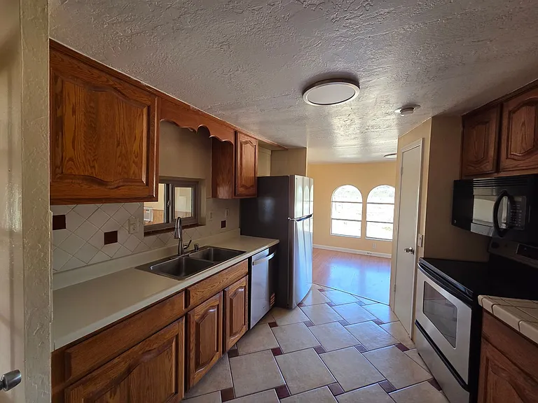 1469 W Virgil Dr — Photo 18