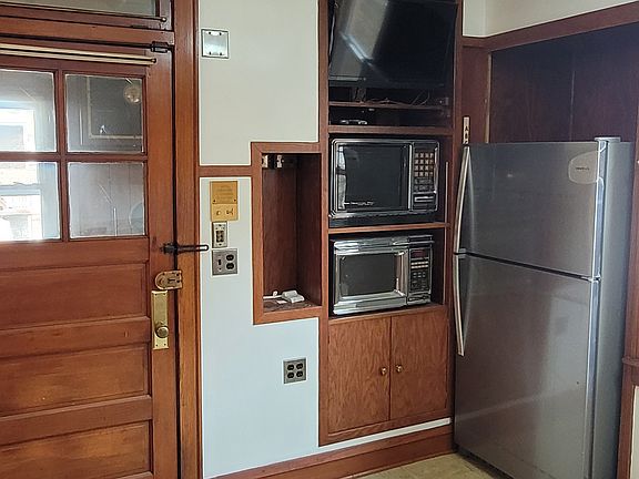 5th image of 5228 W Hutchinson St
