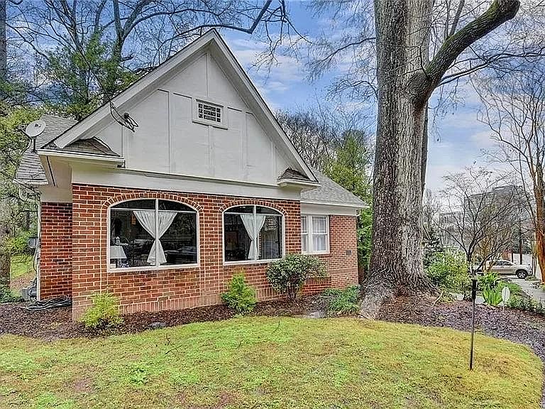 1st image of 750 Martina Dr NE
