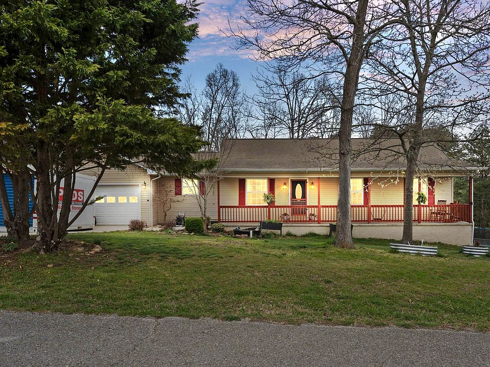 1st image of 160 Pine Ridge Dr