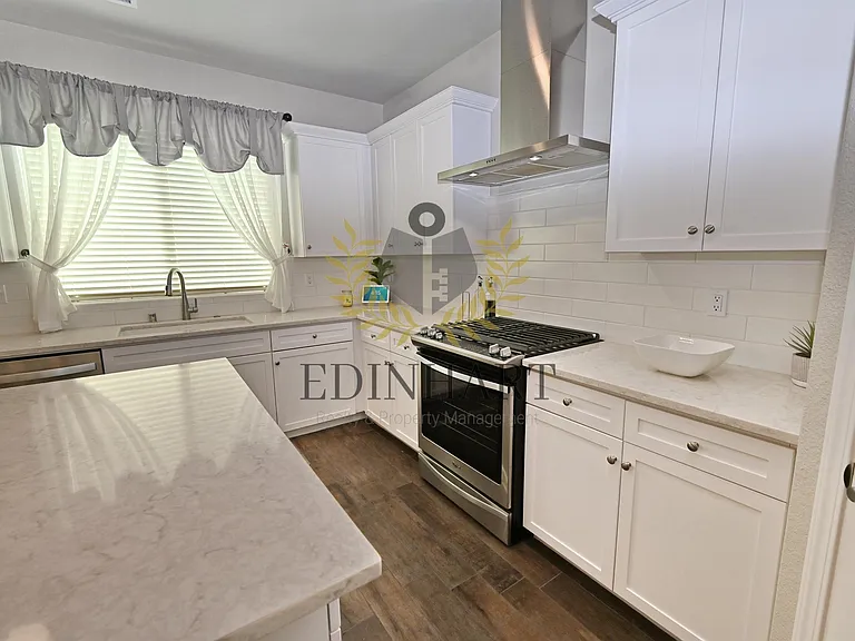 1439 E Via Albero Dr — Photo 4