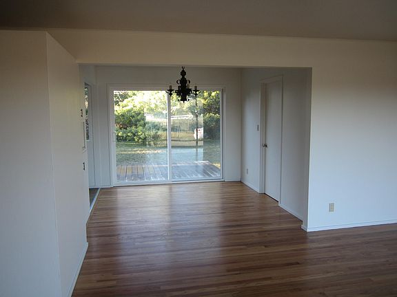 3rd image of 1322 Gross St