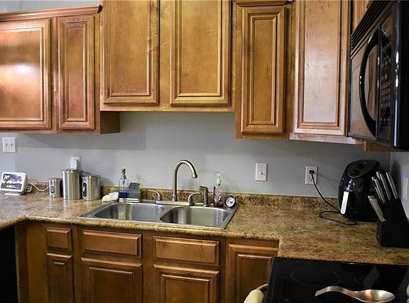 5th image of 1412 Windsor St #1412