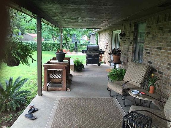 3rd image of 1100 Cedar Dr