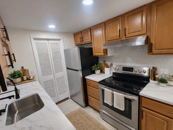 11604 Stoneview Sq, Reston, VA 20191