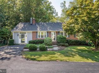 19253 Evergreen Mills Rd, Leesburg, VA 20175